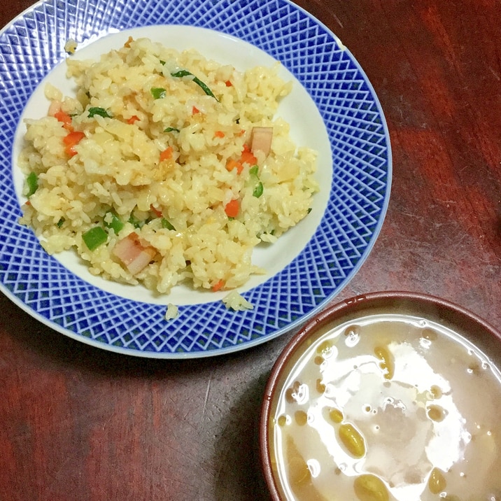 ベーコンと野菜のトムヤムクン炒飯【桃屋アレンジ】